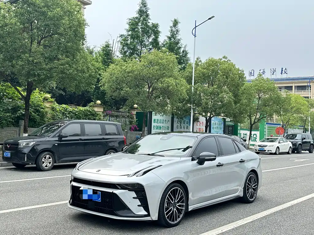 Купить Lynk & Co 03