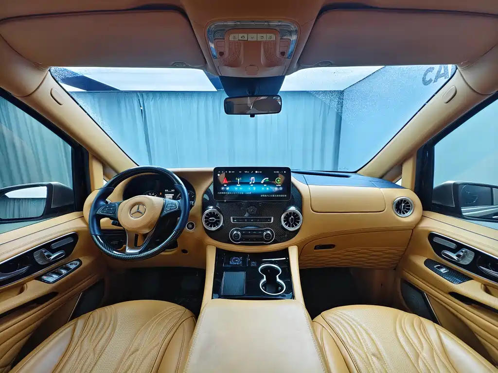 Mercedes-Benz Vito 2023 2.0T 7 мест