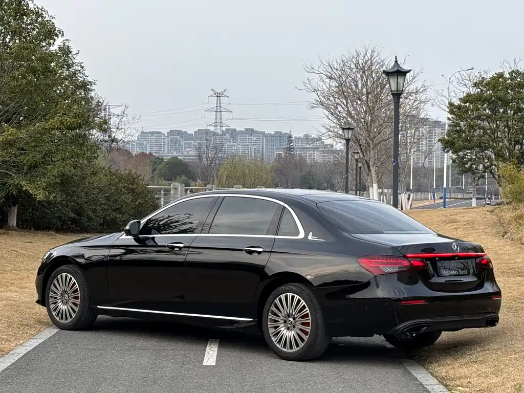 MERCEDES-BENZ E CLASS