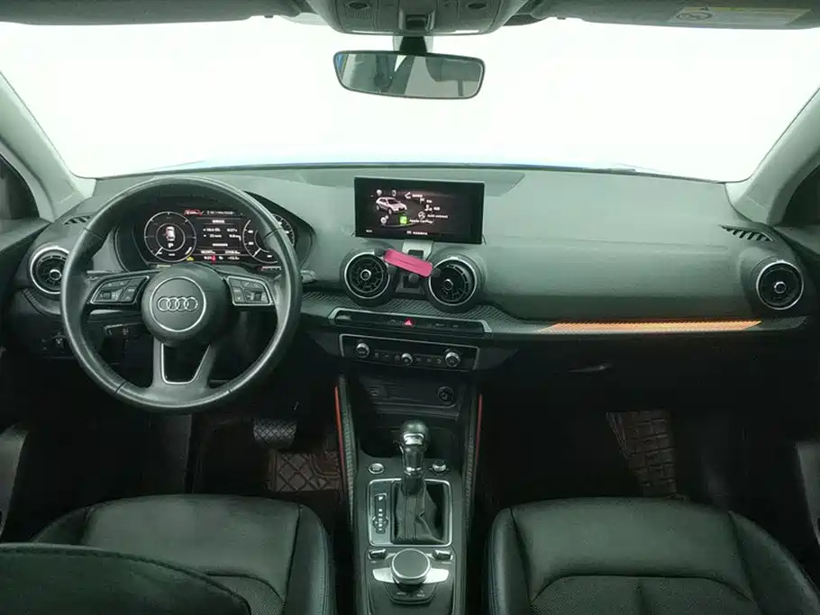 AUDI Q2L E TRON