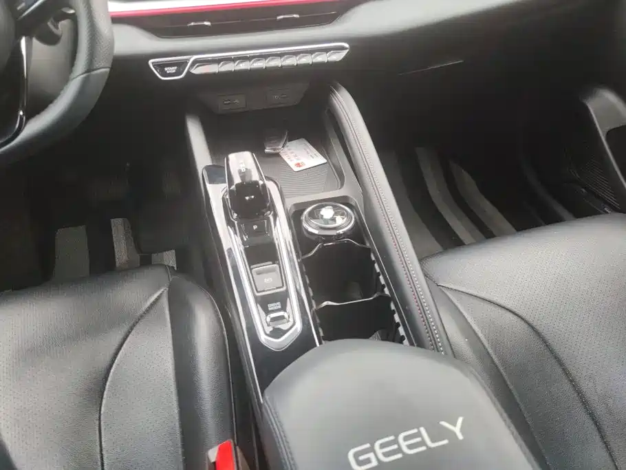 Geely Binyue — миниатюра 15