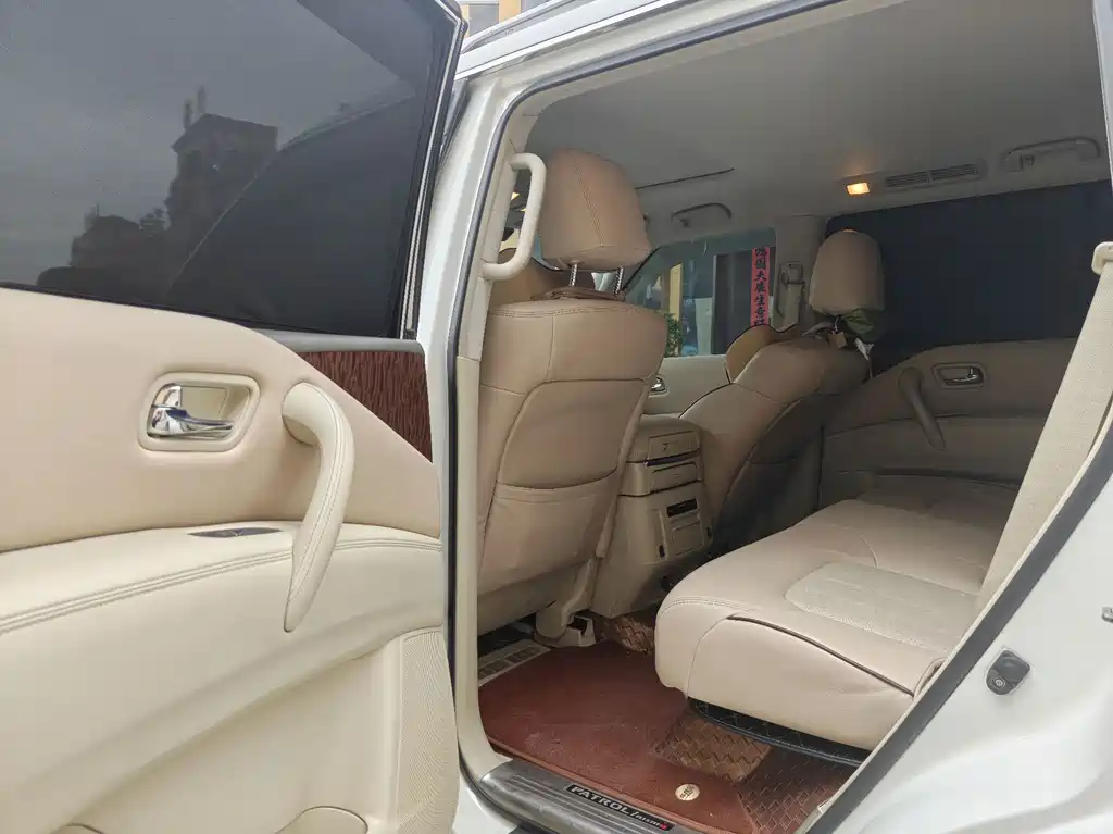 Nissan Patrol — миниатюра 6
