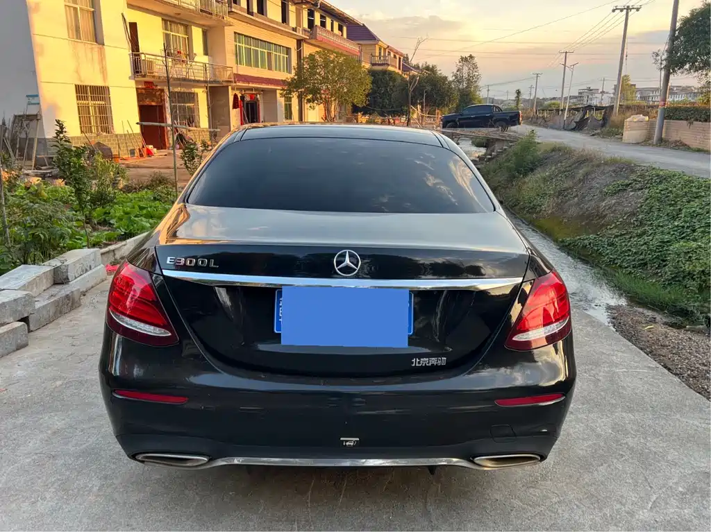 Mercedes-Benz E-Class — миниатюра 5