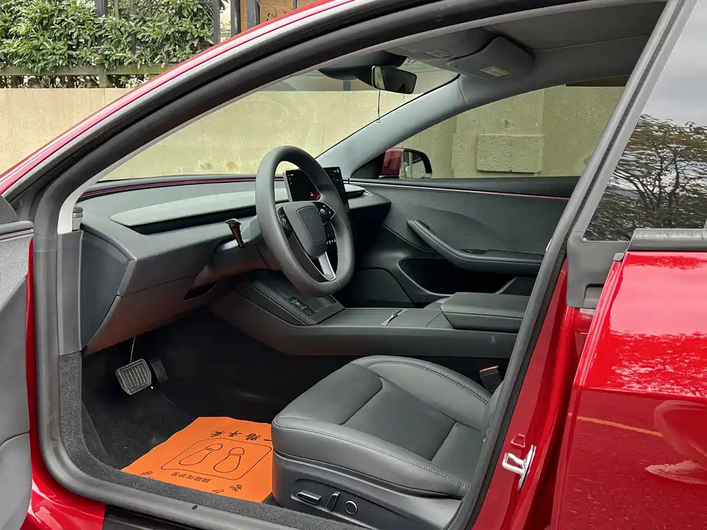 Tesla Model 3 — миниатюра 8