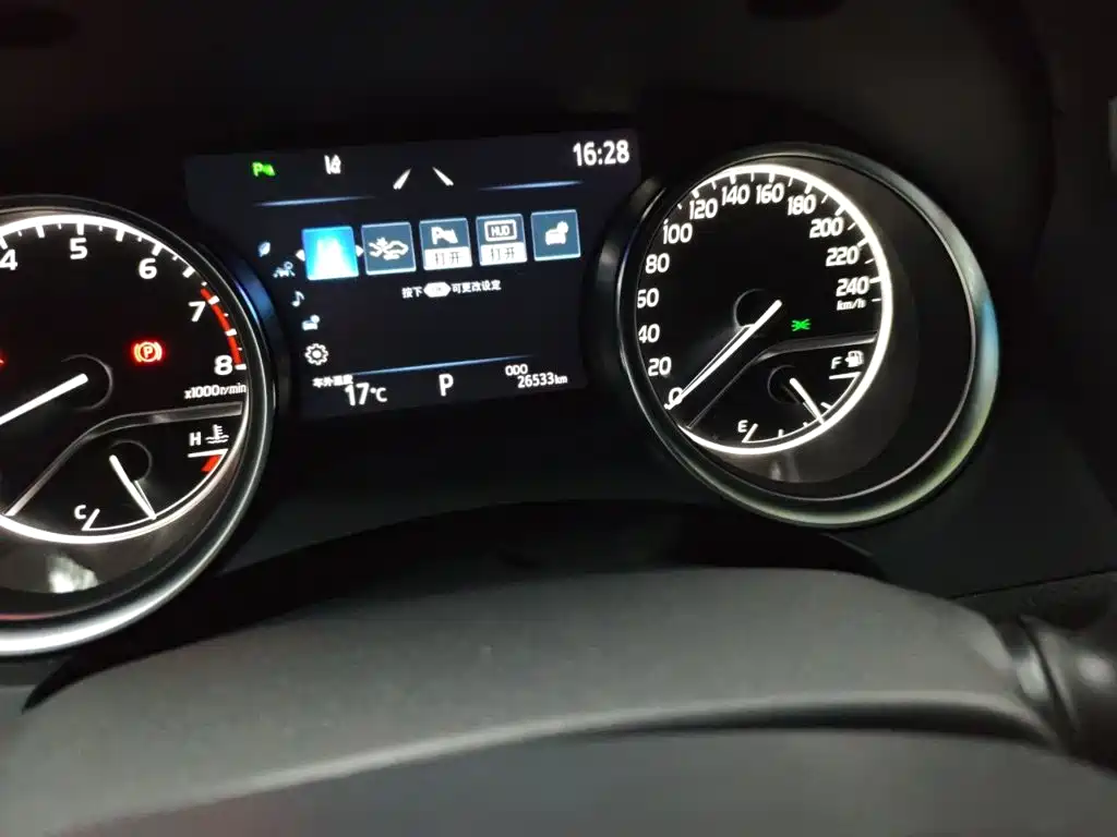 Toyota Camry — миниатюра 8