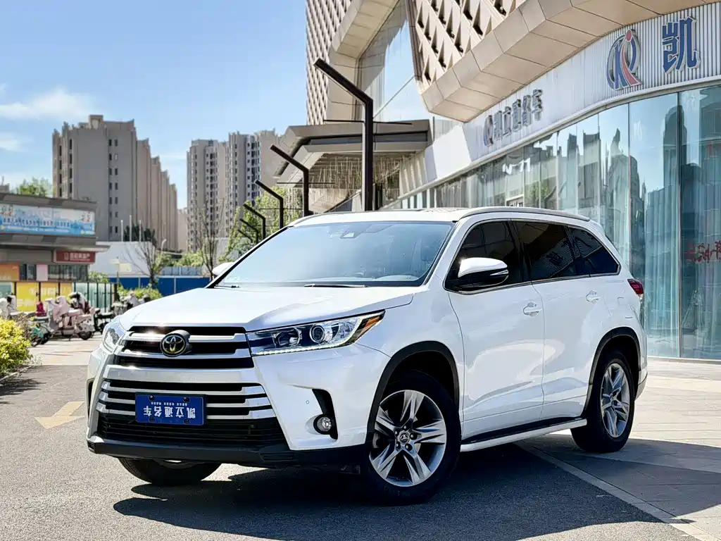 Toyota Highlander 2021 2.0T Luxury 7 мест