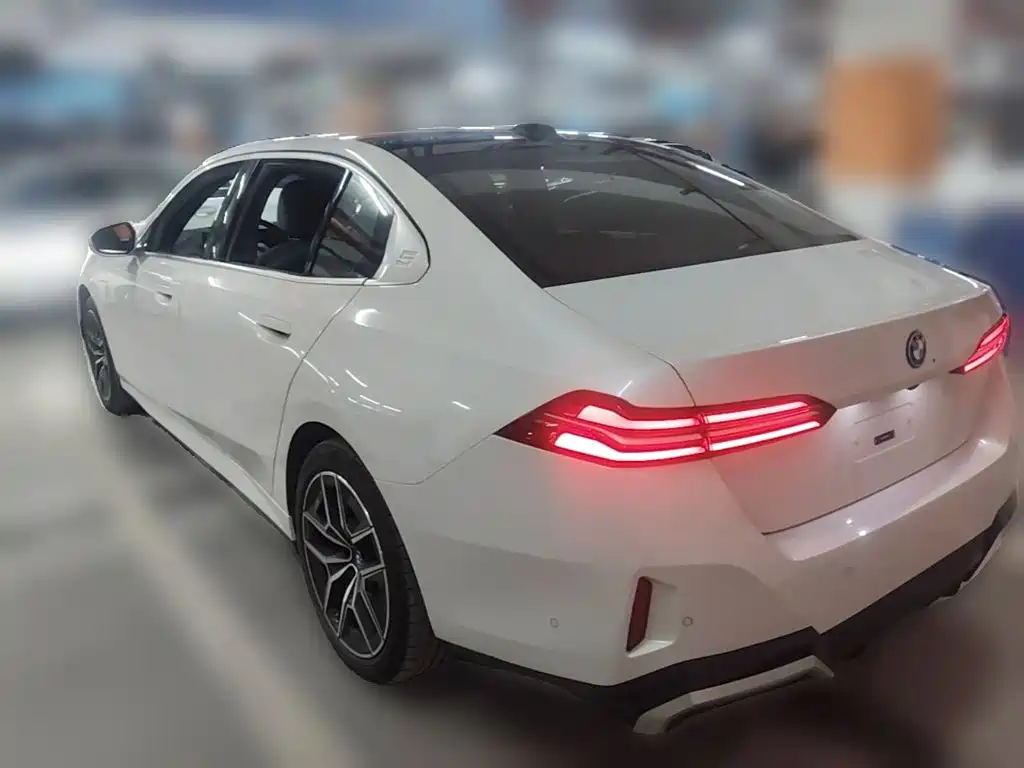 BMW i5 — миниатюра 7
