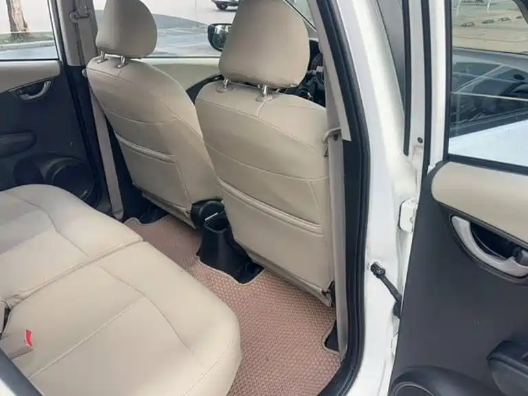Honda Fit — миниатюра 9