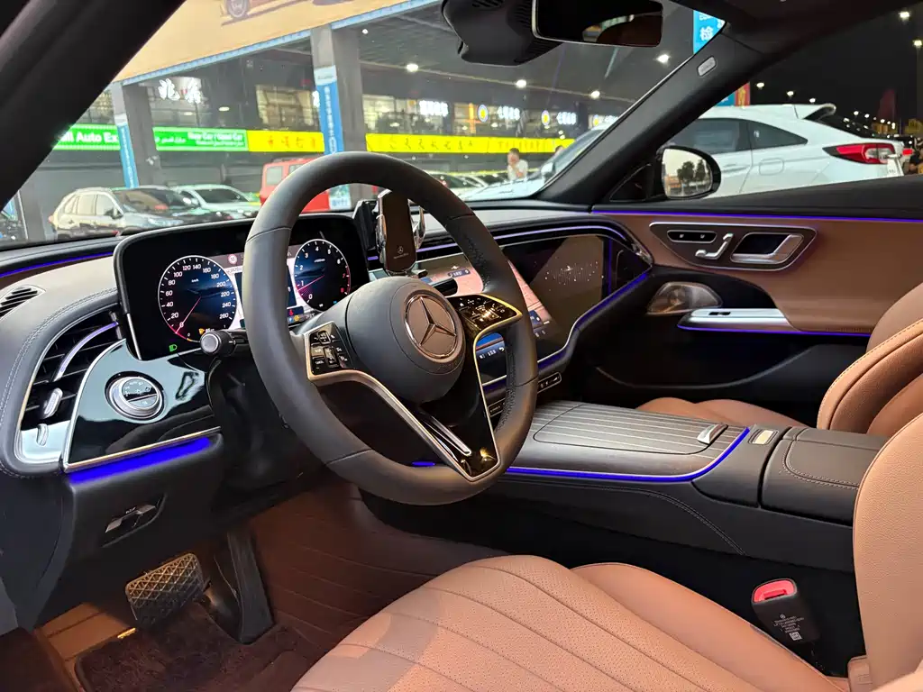 Mercedes-Benz E-Class — миниатюра 11