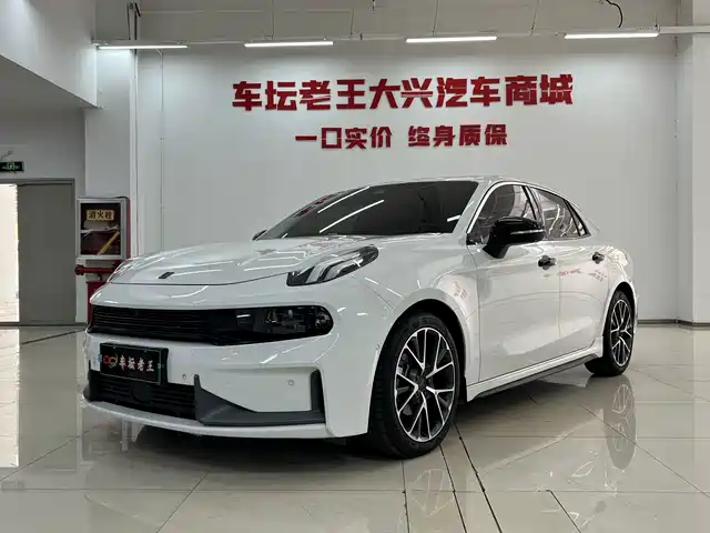 Lynk & Co 03