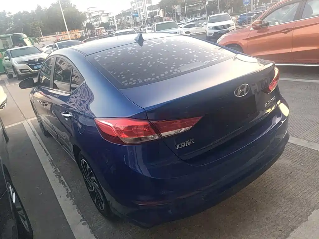 Hyundai Elantra — миниатюра 5