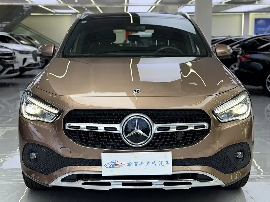 MERCEDES-BENZ GLA
