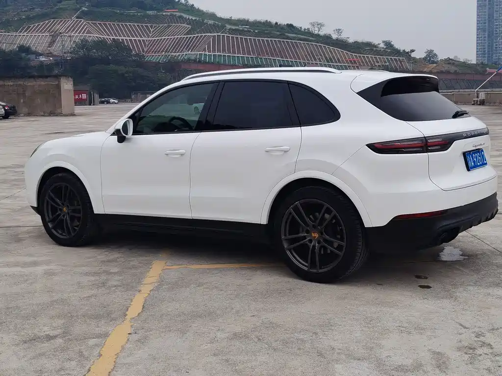 Porsche Cayenne — миниатюра 6