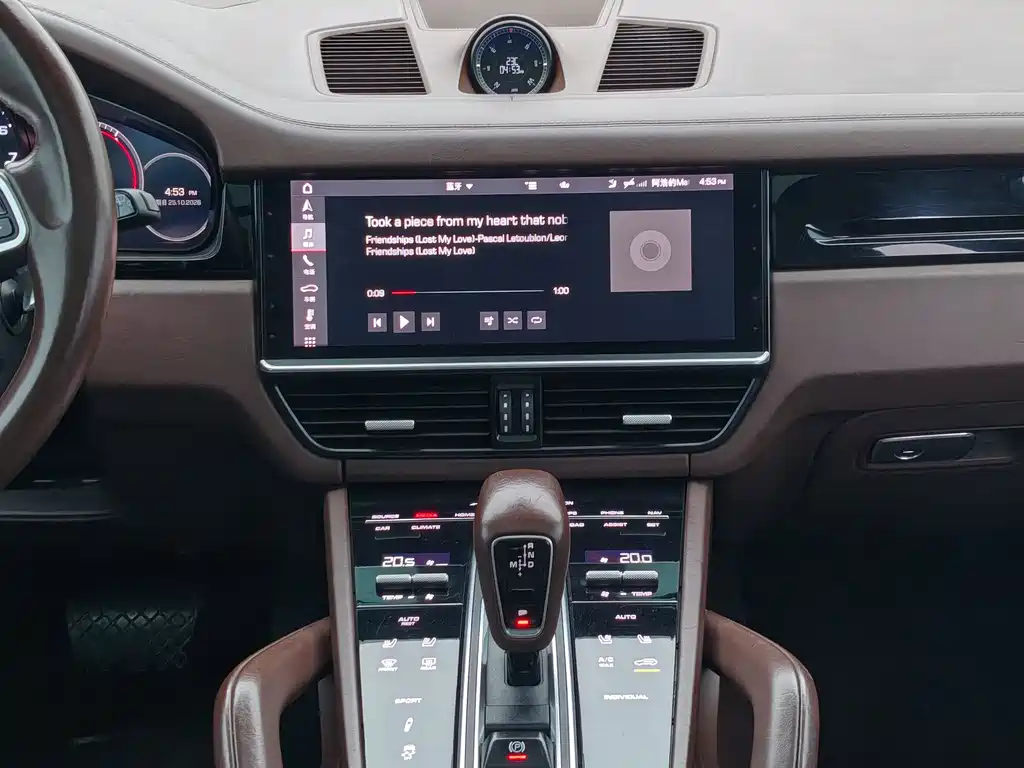 Porsche Cayenne — миниатюра 10