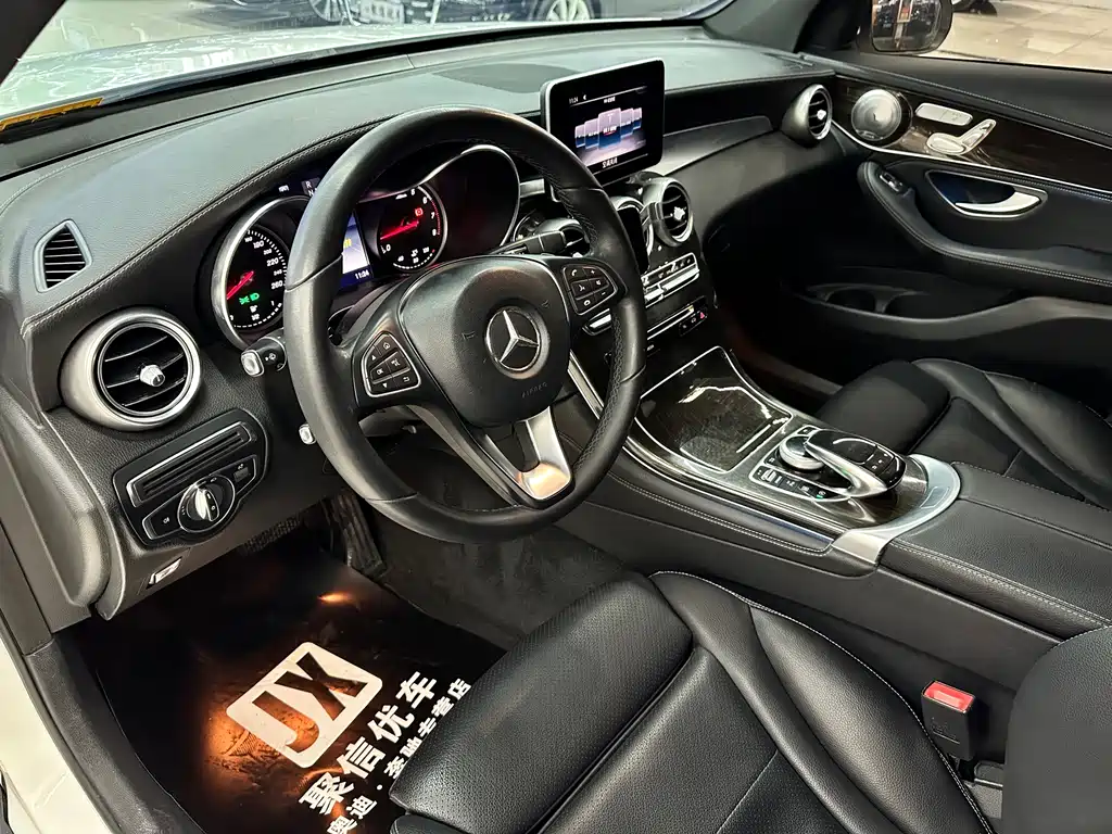 MERCEDES-BENZ GLC