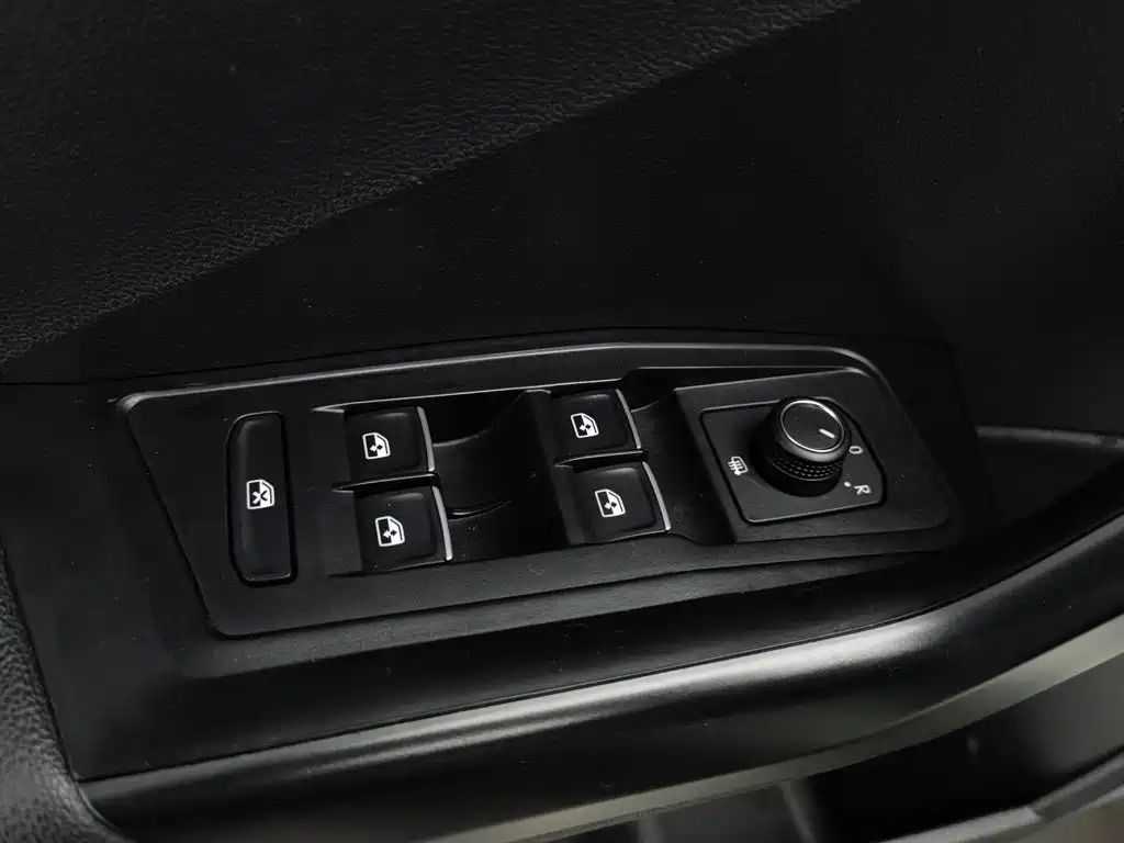 Volkswagen T-Roc — миниатюра 9