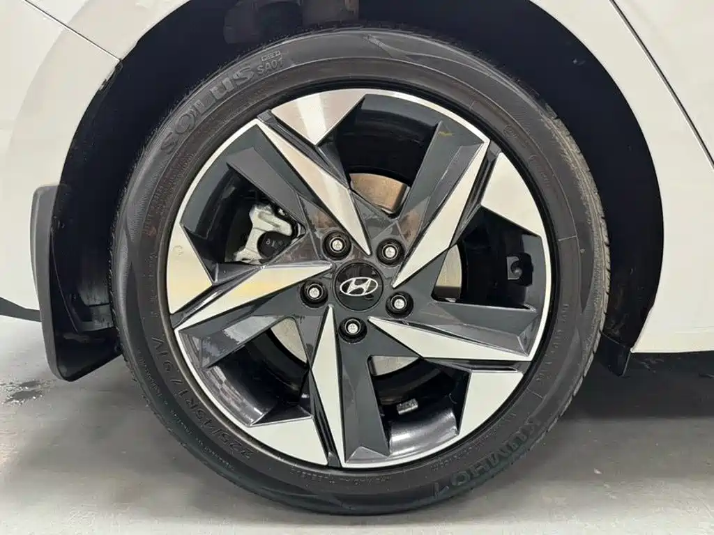 Hyundai Elantra — миниатюра 19