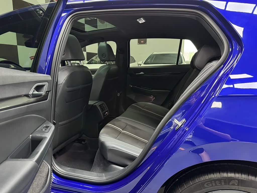 Volkswagen Golf 1.4 л 2023 г. Голубой, пробег 48000 км