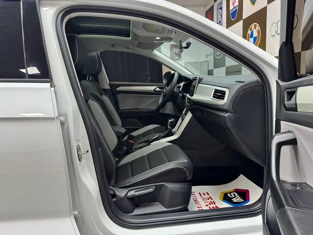 Volkswagen T-Roc — миниатюра 10