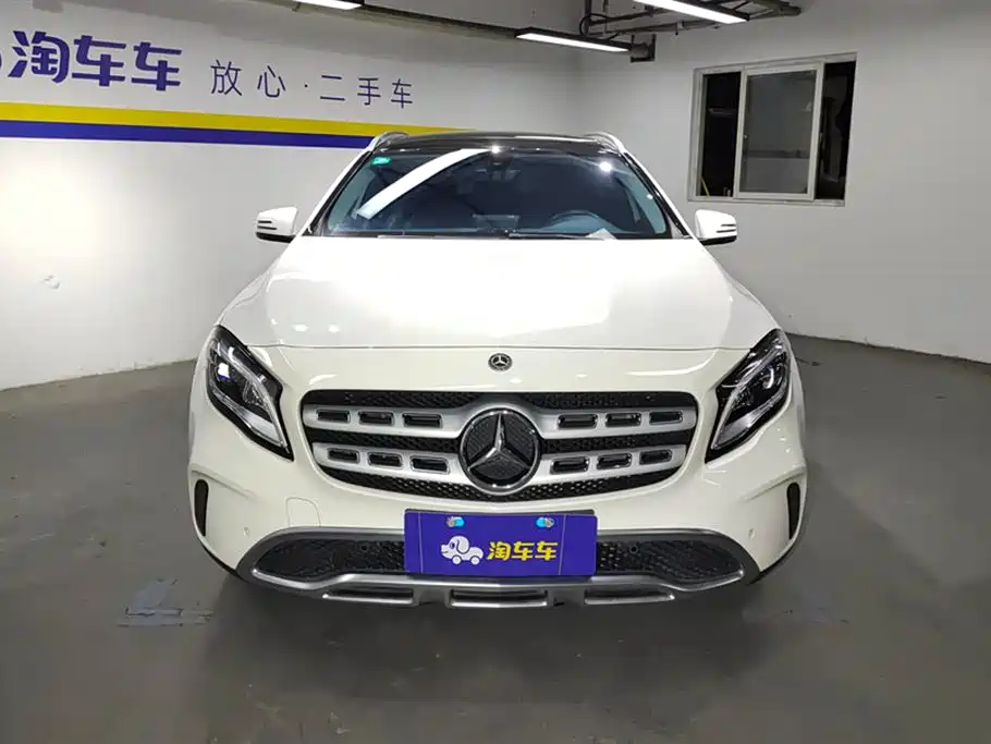 MERCEDES-BENZ GLA