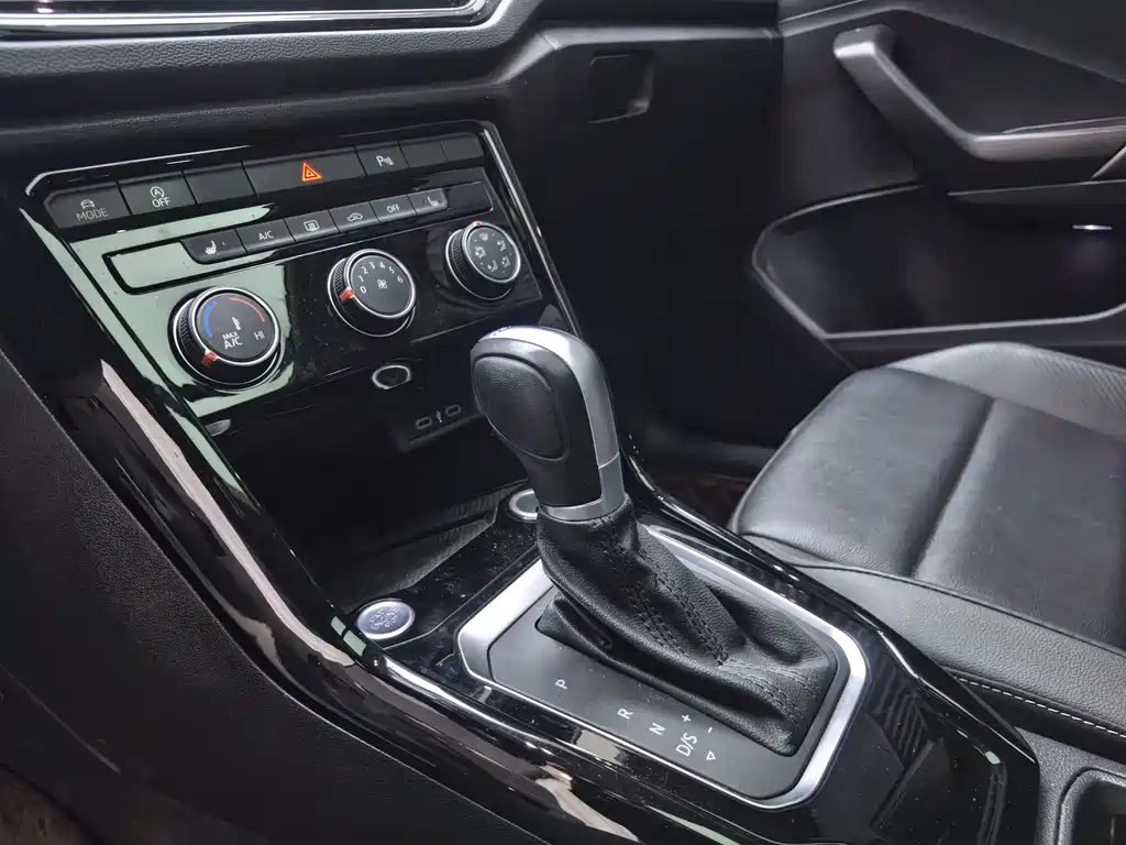 VOLKSWAGEN T ROC EXPLORING SONGS