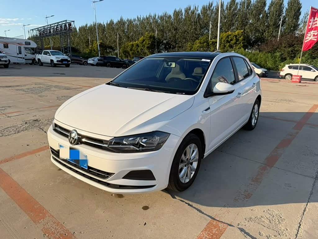 Volkswagen Polo 1.5 л 2022 г. Белый, пробег 42500 км