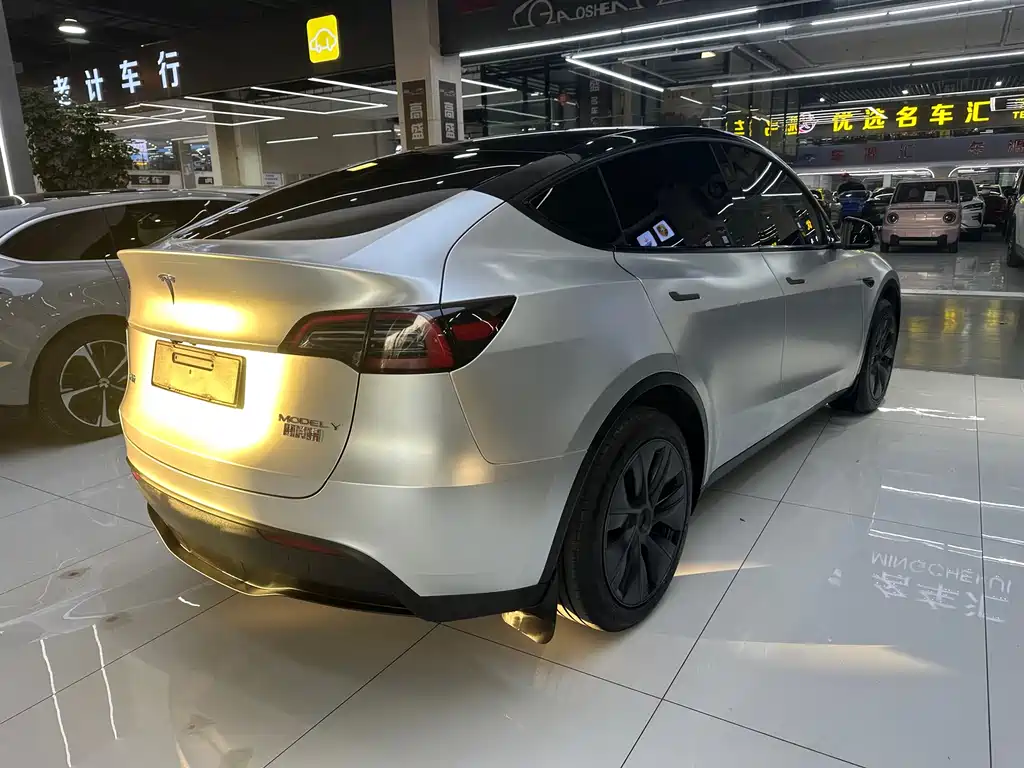 TESLA MODEL Y