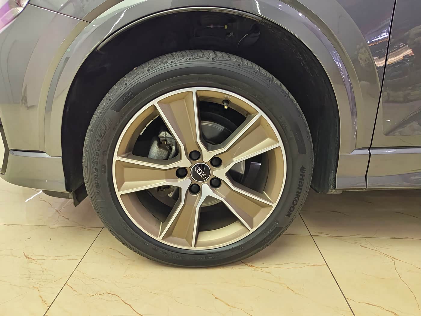 Audi Q2L 1.4 л 2022 г. Серебристо-серый, пробег 28000 км