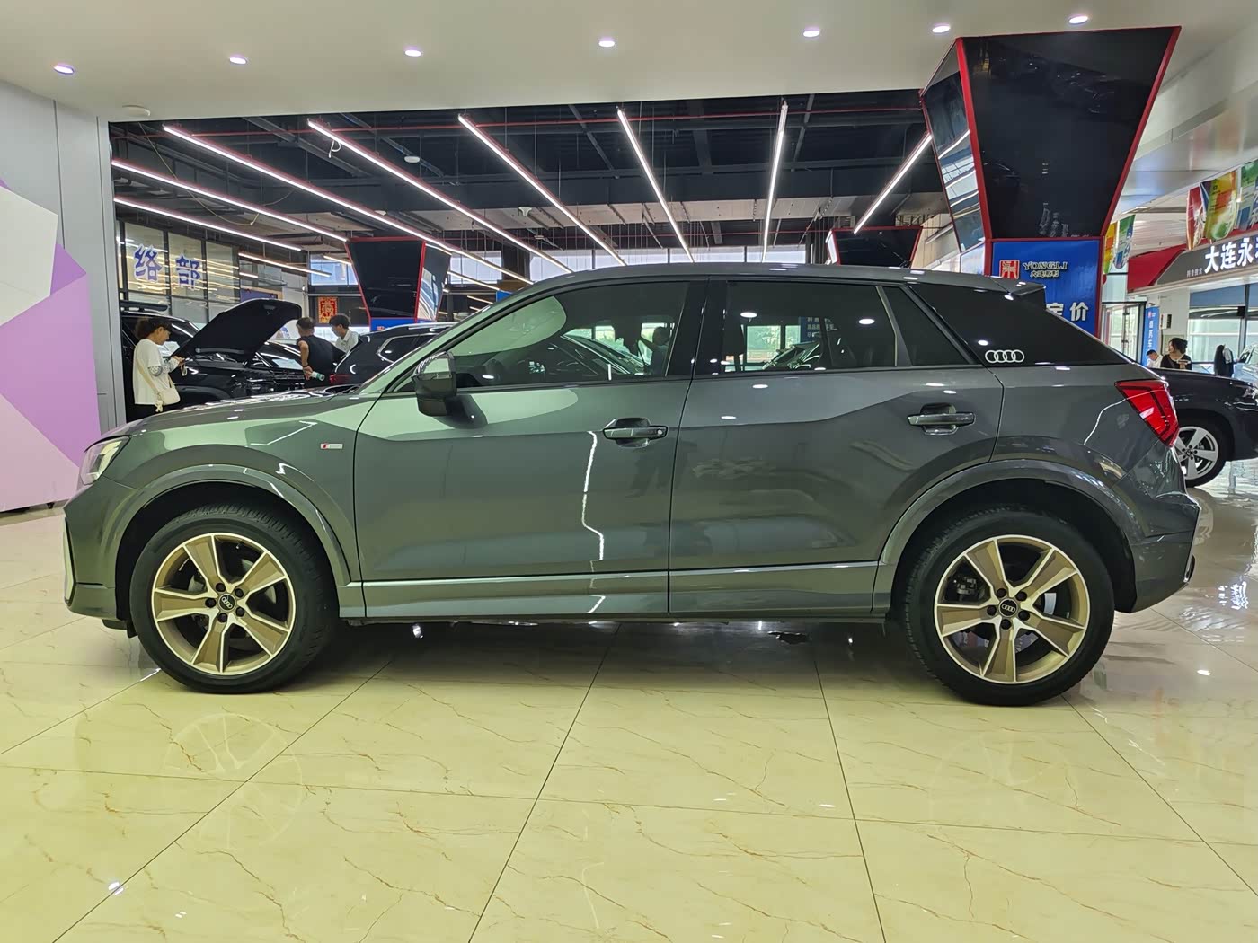 Audi Q2L 1.4 л 2022 г. Серебристо-серый, пробег 28000 км