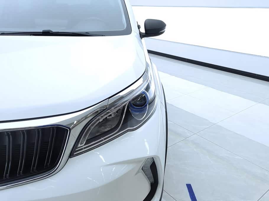 Geely Vision X3 1.5 л 2022 г. Белый, пробег 28800 км