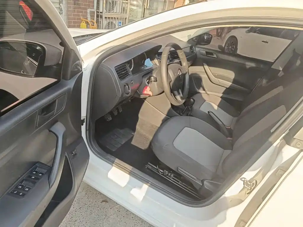 Skoda Rapid — миниатюра 16