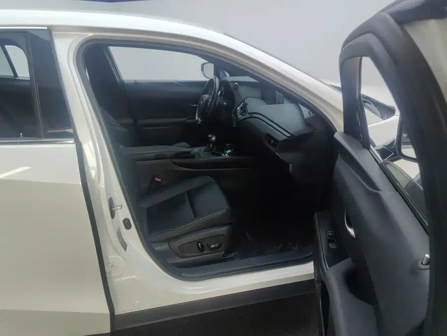 Lexus UX — миниатюра 8
