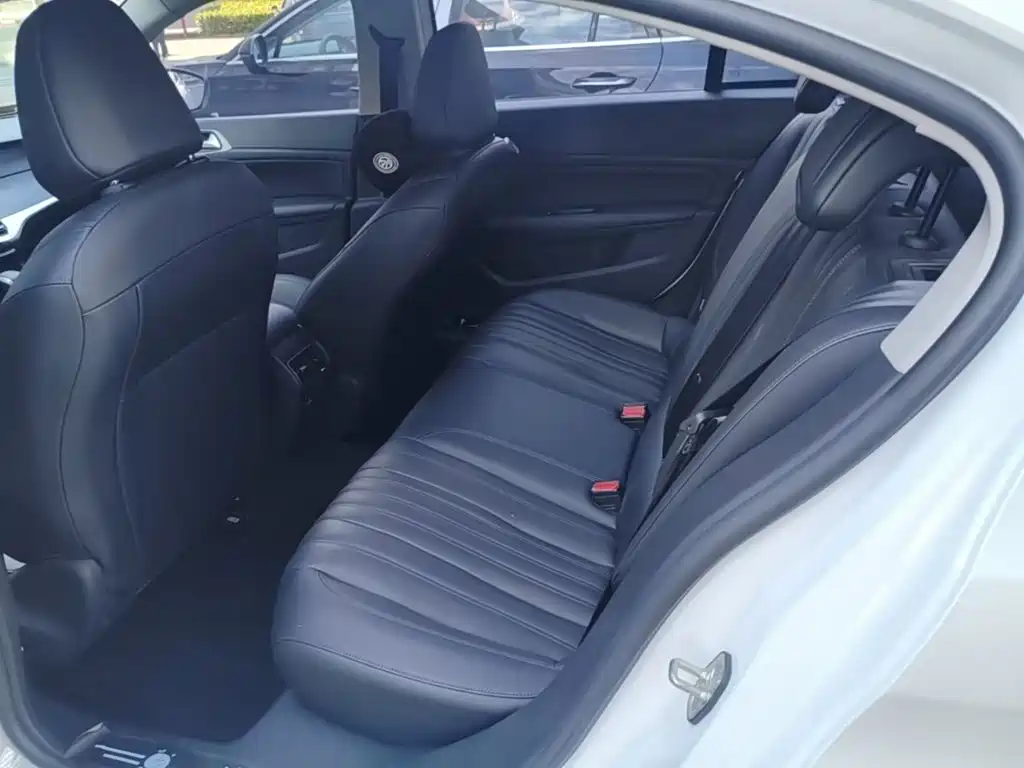 Peugeot 408 — миниатюра 17