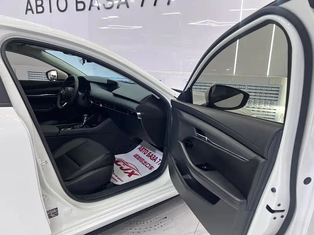 Mazda 3 Axela — миниатюра 18
