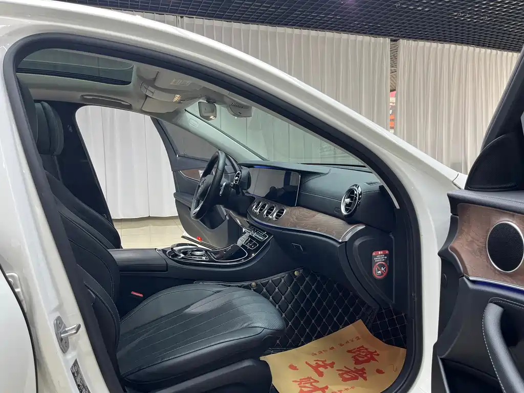 Mercedes-Benz E-Class — миниатюра 12