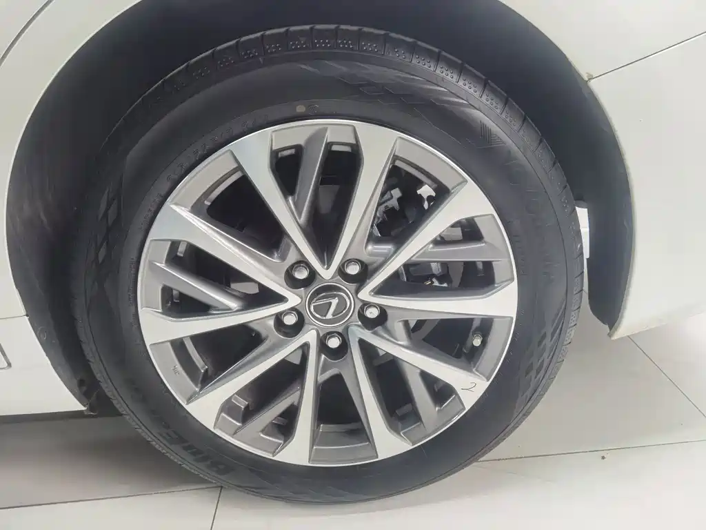 Lexus ES — миниатюра 19