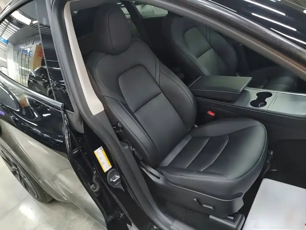 Tesla Model Y — миниатюра 25