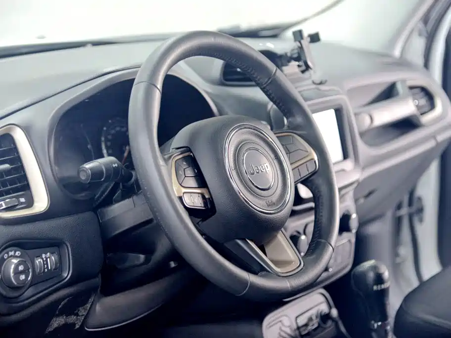 Jeep Renegade — миниатюра 7