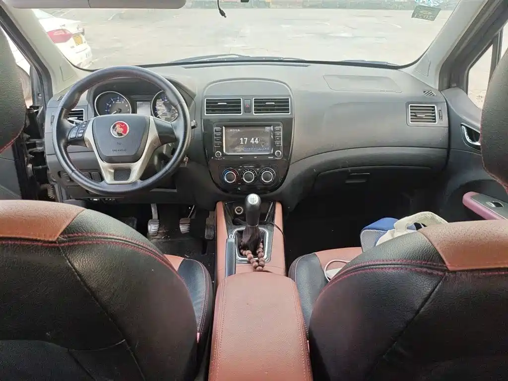 Dongfeng X5 2015 1.6L MT Premium