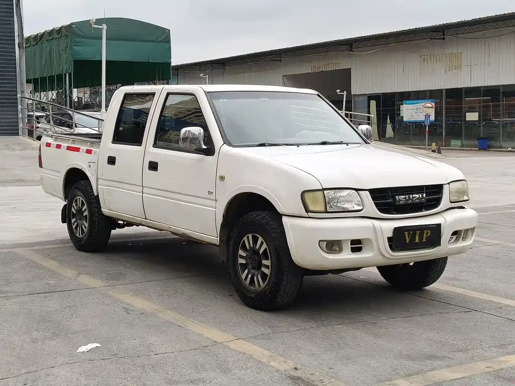 Купить Isuzu Pickup