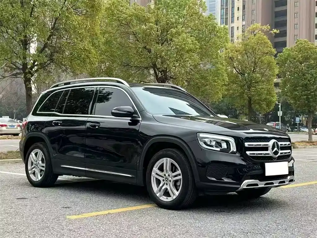 MERCEDES-BENZ GLB