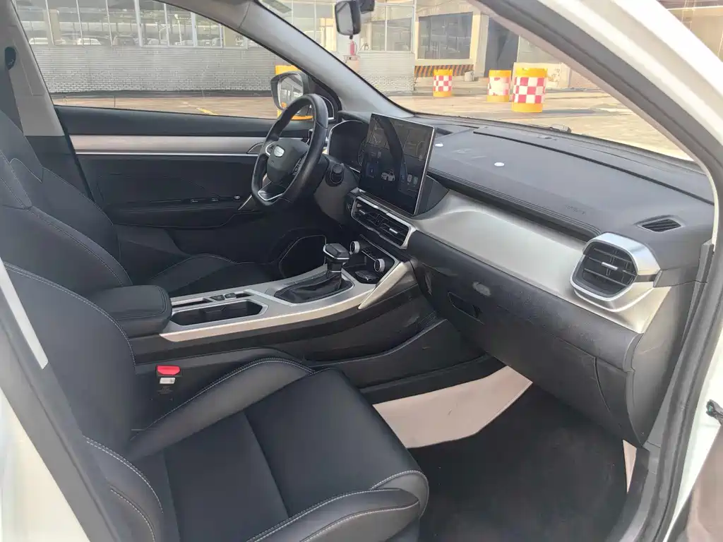 Geely Binyue — миниатюра 11