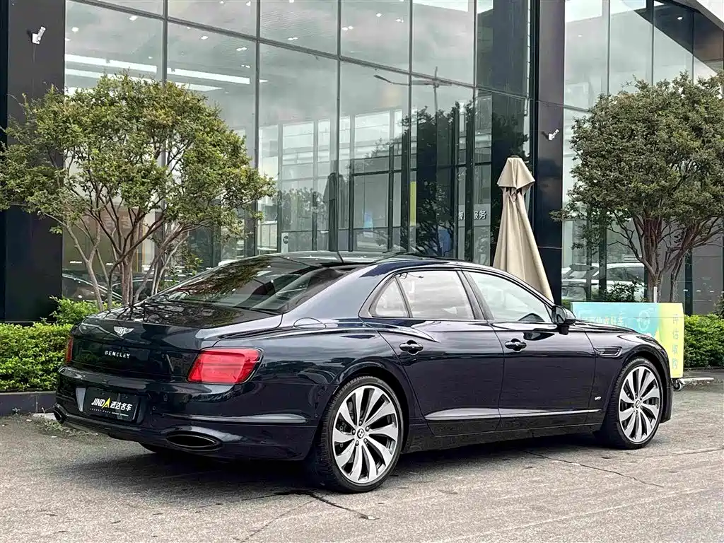 Bentley Flying Spur — миниатюра 10