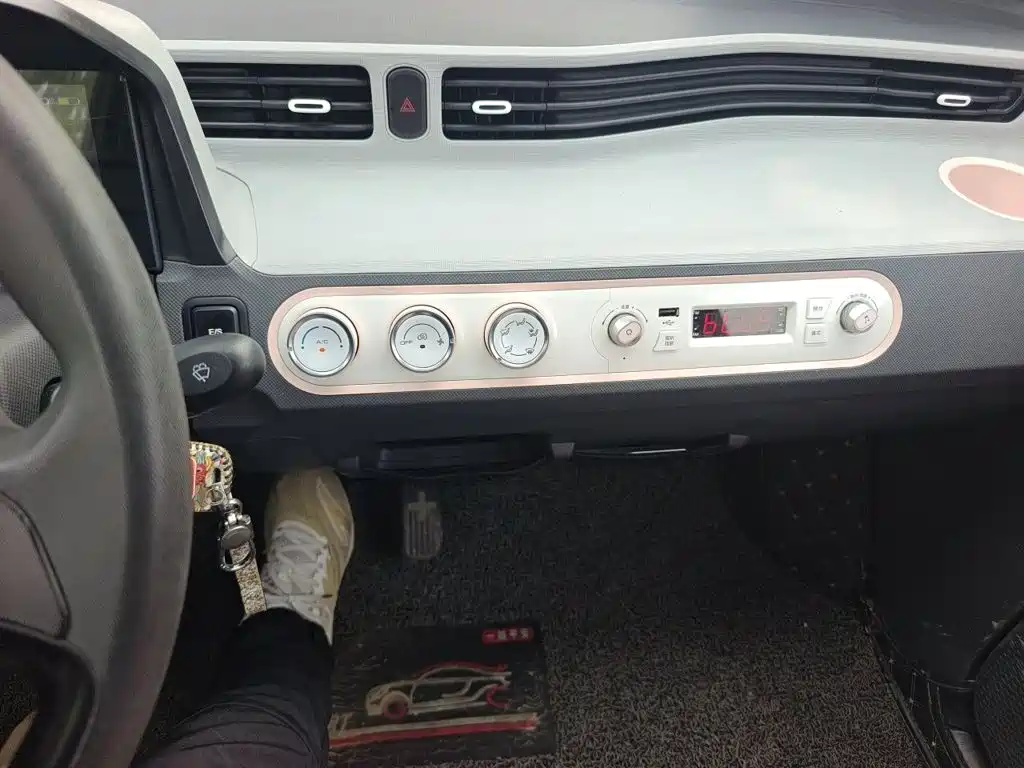 Wuling MINIEV — миниатюра 6