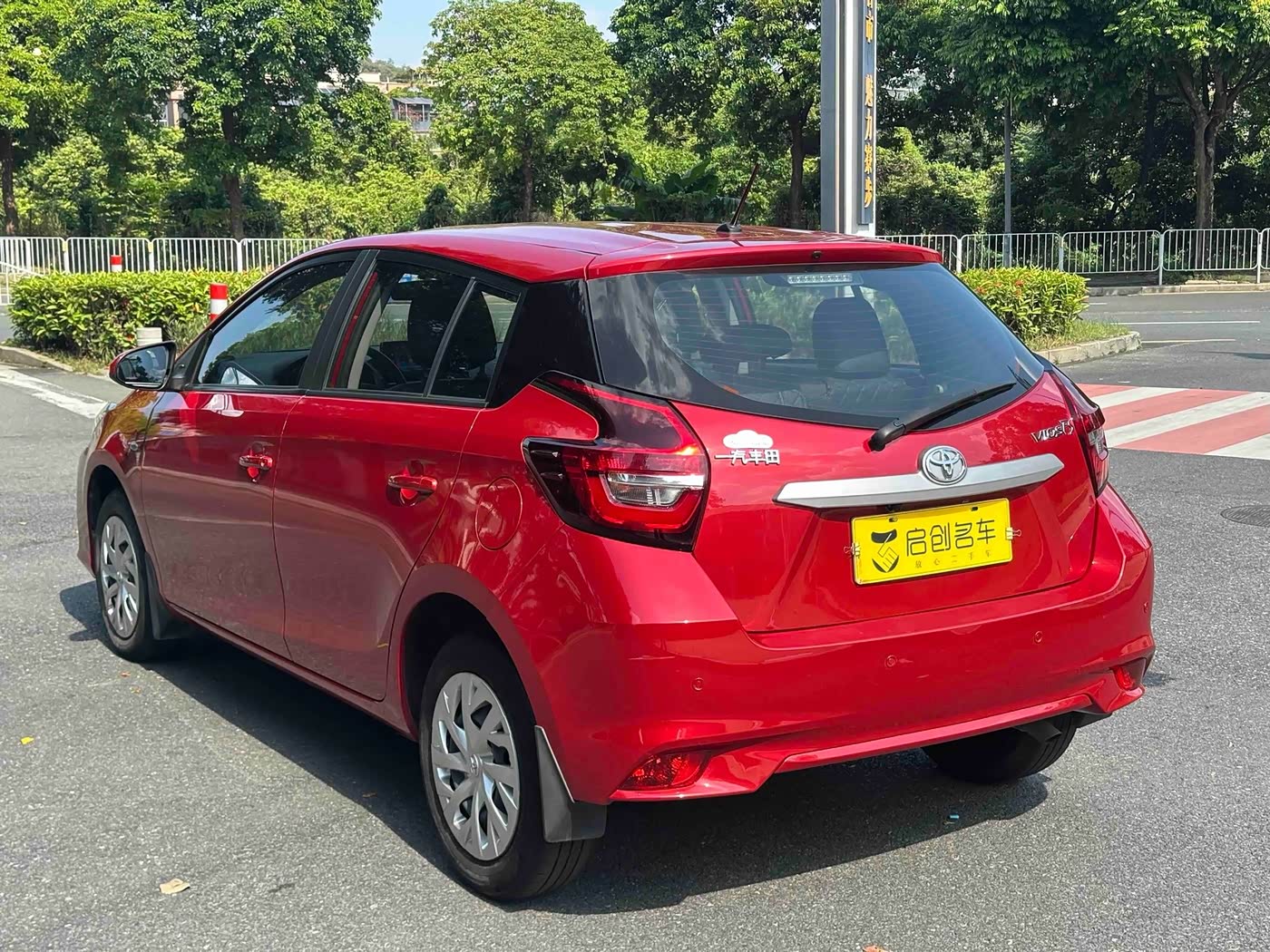 Toyota Vios FS 1.5 л 2021 г. красный/фиолетовый, пробег 44000 км
