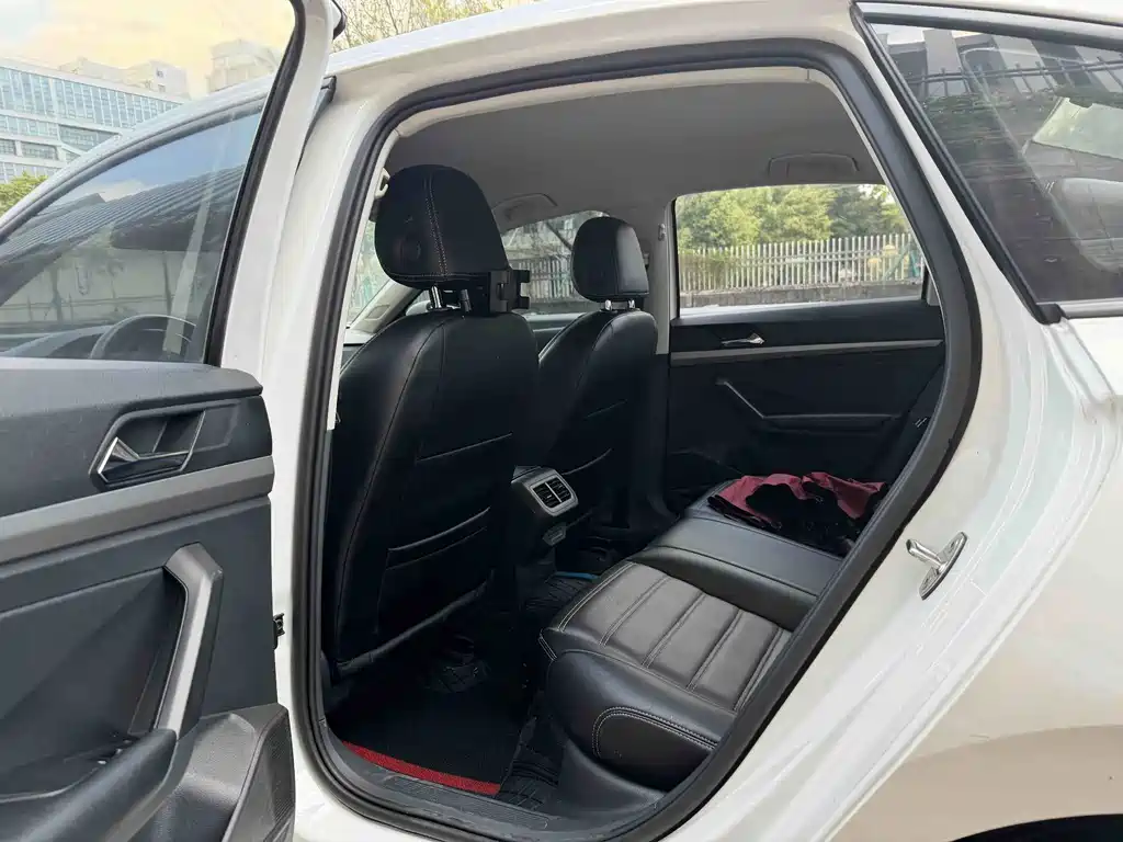 Volkswagen Lavida — миниатюра 6