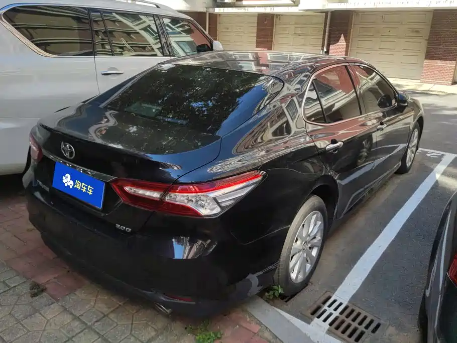 Toyota Camry — миниатюра 3
