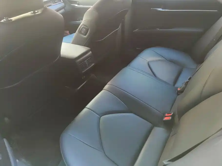 Toyota Camry — миниатюра 11