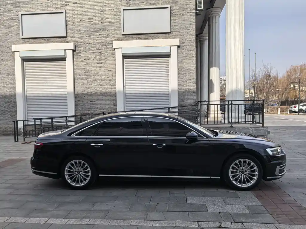 AUDI A8