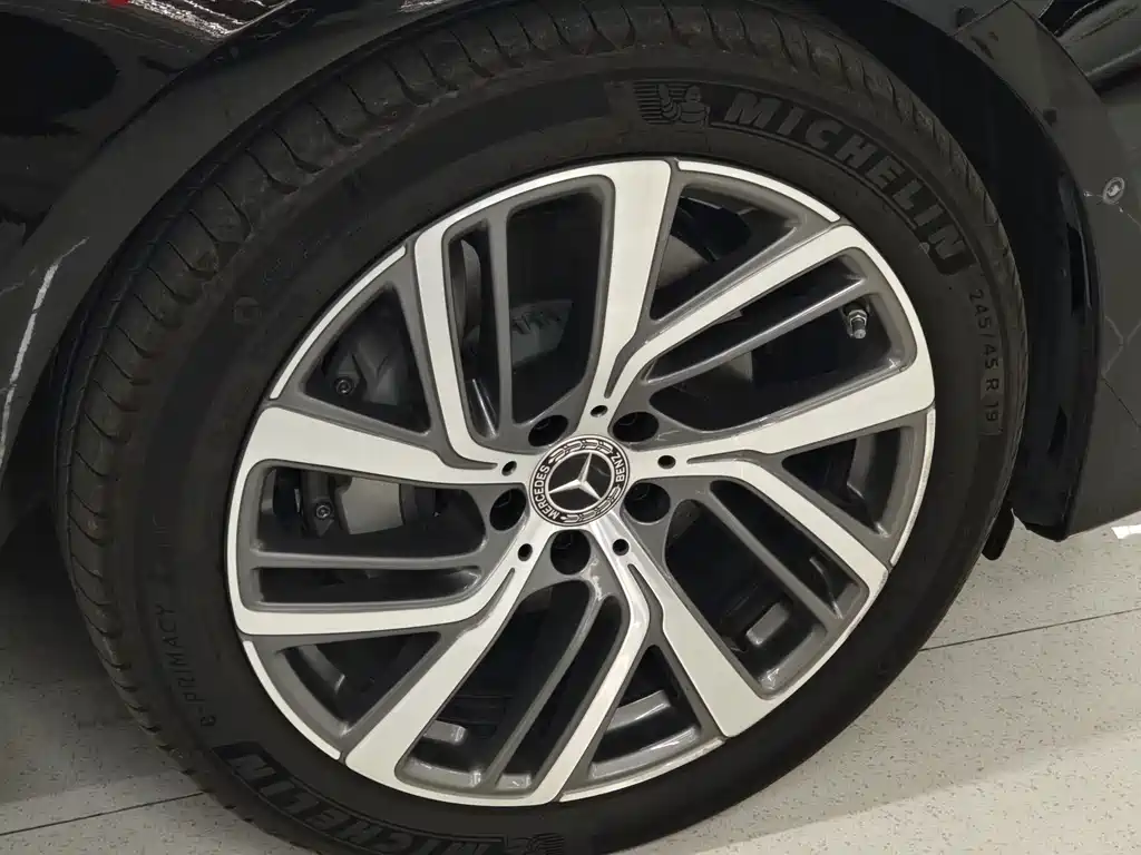 Mercedes-Benz E-Class — миниатюра 13